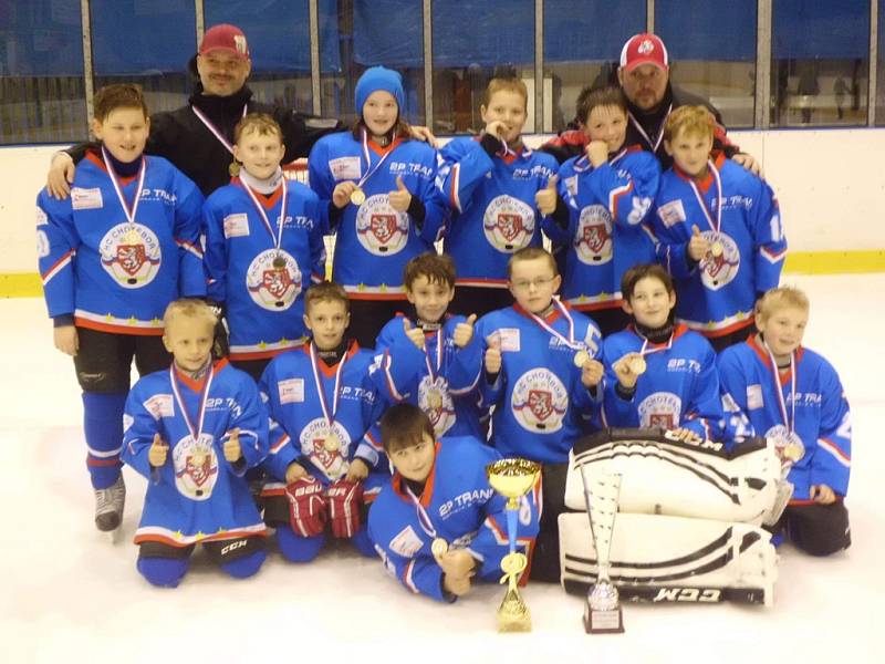Dva nejcennější kovy si vybojovali mladší hokejový žáci Chotěboře na turnaji v domácím prostředí a v Opočně. 