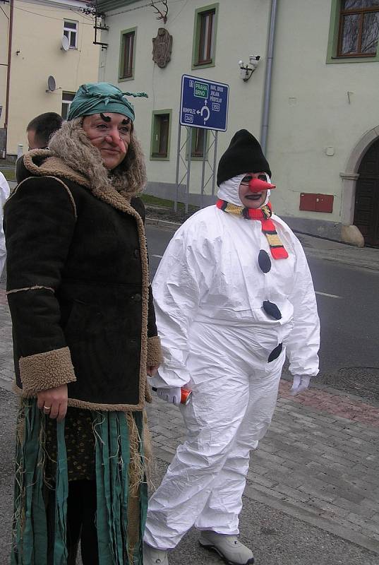 Štoky prošel průvod maškar.