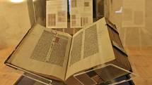 Výstava na lipnickém hradě, jejíž součástí je i vzácná Lipnická bible.