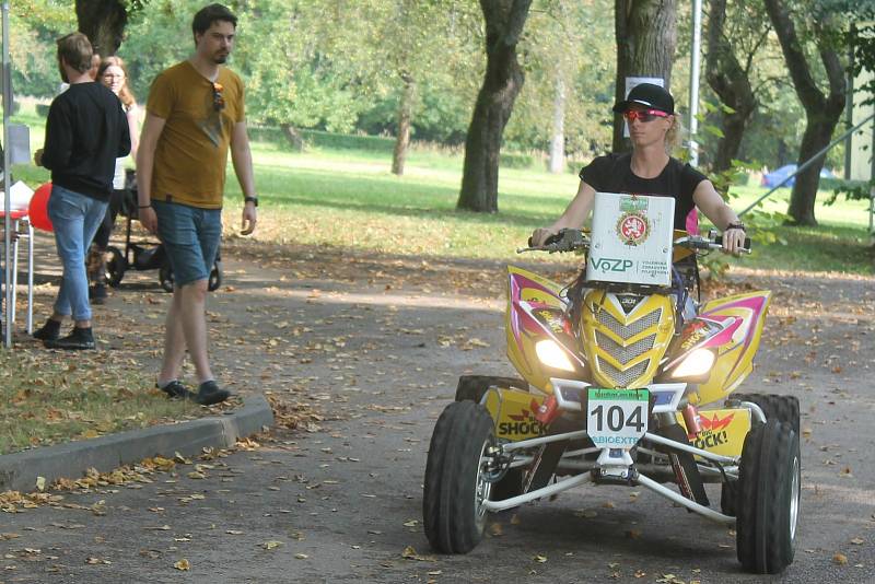 Ollie Roučková přijela poskytnout rozhovor pro Rozhlas na čtyřkolce. Na akci se jí líbilo.