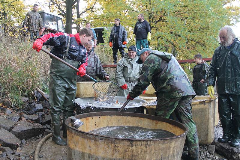 V sobotu se lovil Novosvětský rybník na Havlíčkobrodsku.