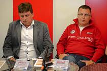 Struktura klubu je stejná. Předsedou představenstva zůstává Milan Nedvěd (vlevo) a předseda dozorčí rady je nadále Petr Hubacz.