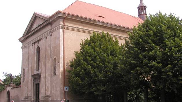 Kostel sv. Františka Serafínského prochází postupně rekonstrukcí, finančně se na ní spolupodílí každý rok i město