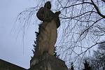 RUDOARMĚJEC. Socha ruského vojáka je v Přibyslavi čas od času někomu trnem v oku a tak volá po jejím svržení, ale socha je dodnes kulturní památkou.