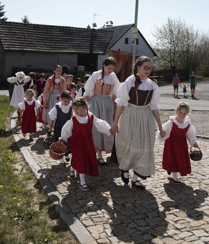 Škubánek na Staročeských Velikonocích na Michalově statku v Pohledi.