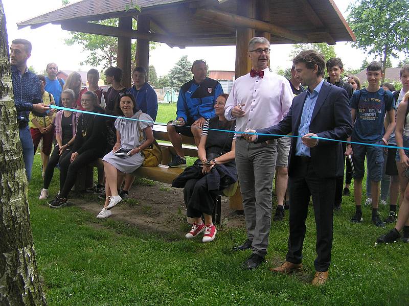 Základní škola ve Ždírci se jako první na Vysočině zapojila do vzdělávací únikové hry společnosti City Street Games, která spojuje školní znalosti i počítačovou zábavu.