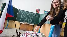 Druhé kolo studentských prezidentských voleb na chotěbořském gymnáziu.