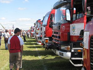 Pyro Car v Přibyslavi je největší setkání hasičských automobilů, jejich řidičů, strojníků a osádek.