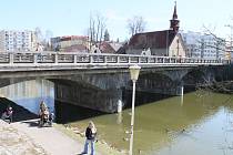 Most u kostela sv. Kateřiny, který v Havlíčkově Brodě spojuje dva břehy řeky Sázavy, je důležitou dopravní tepnou. Pokud nedojde ke zdržení, již za několik dní započne jeho generální rekonstrukce. Pro motoristy by most měl být uzavřen od 16. dubna.