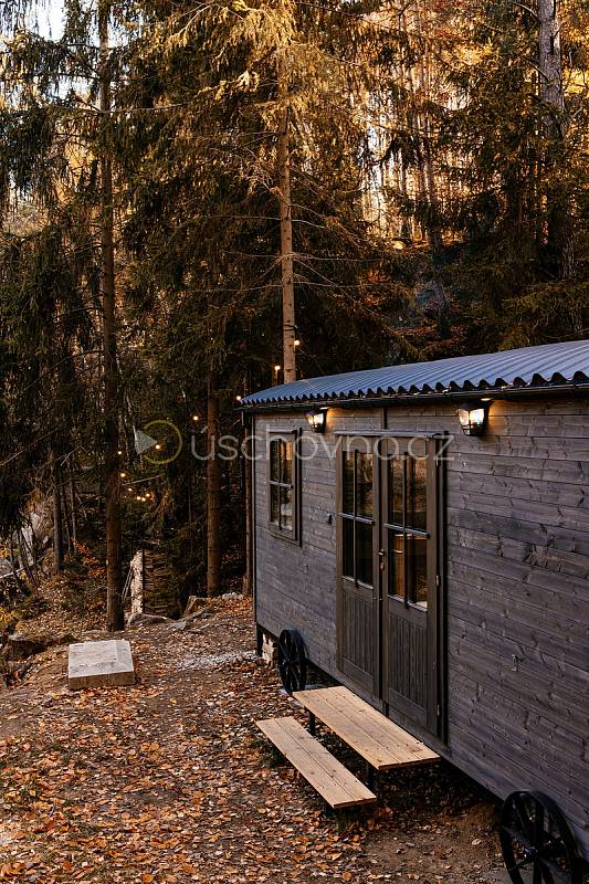 Projekt originální sauny se zrodil v hlavě Michala Čepka a jeho manželky Marie.