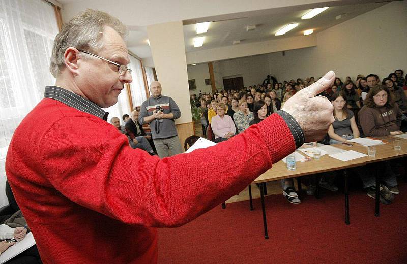 Veřejná beseda studentů zemědělské školy v Havlíčkově Brodě se zástupci kraje.