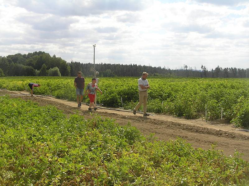 Pokusy s dronem na farmě Valečov