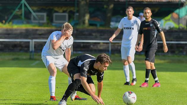 V předposledním přípravném utkání před jarní částí moravskoslezské divize D se fotbalisté Havlíčkova Brodu (v černém) i FC Žďas (v bílém) představí doma.