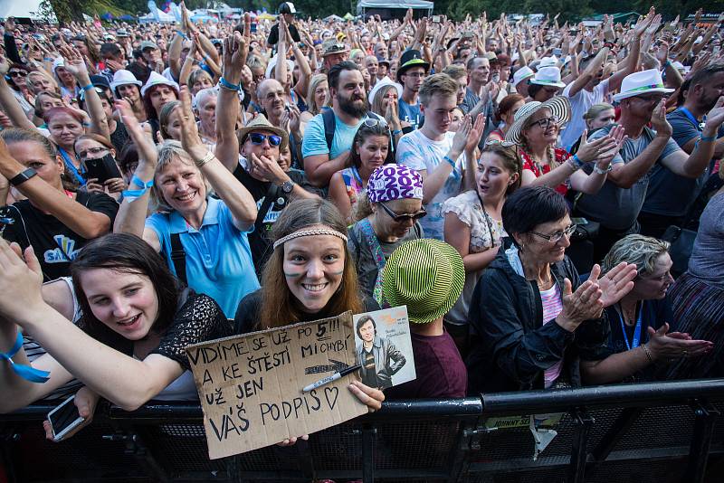 Fanynka Karla Gotta na Sázavafestu 2018.