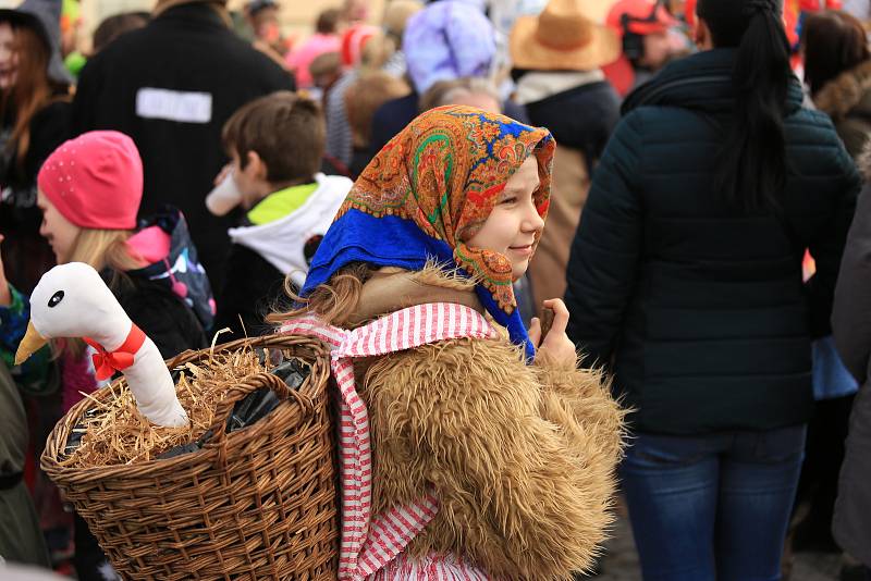 Masopustní průvod několika desítek masek prošel v úterý 26. února v půl druhé odpoledne Světlou nad Sázavou.