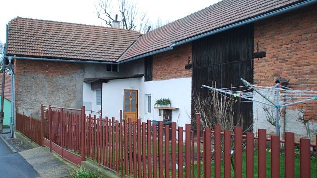 V tomto domě v Habrech na Havlíčkobrodsku bydlí Mária Očenášová, která se 18. prosince ztratila. Žena dodnes nebyla nalezena.