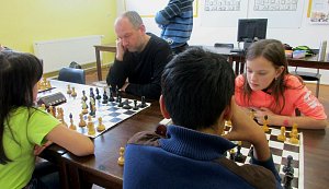 Šachisté v Chotěboři hrají teď hlavně na počítači.