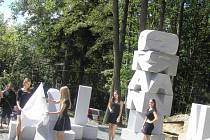  Monument Radomíra Dvořáka nezaujal jen dospělé. Jako klouzačka udělal radost i dětem.