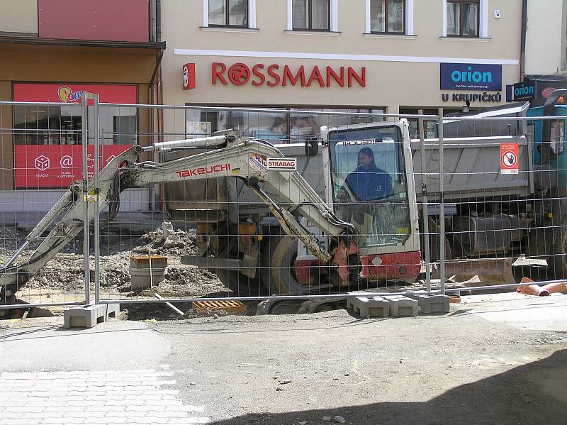 Strážná ulice se otevře v červnu, rekonstrukce v Dolní ulici skončí na podzim.