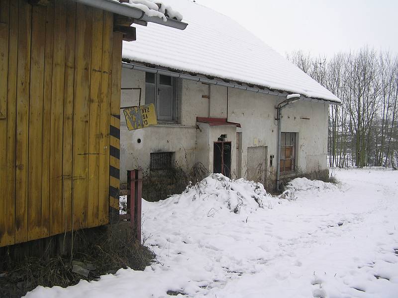 Budova je v hrozném stavu už na první pohled. O vnitřních prostorách nemluvě.