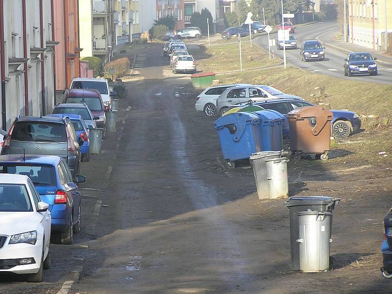 Do Ledečské ulice se stavební stroje vrátí v pondělí 29. března.