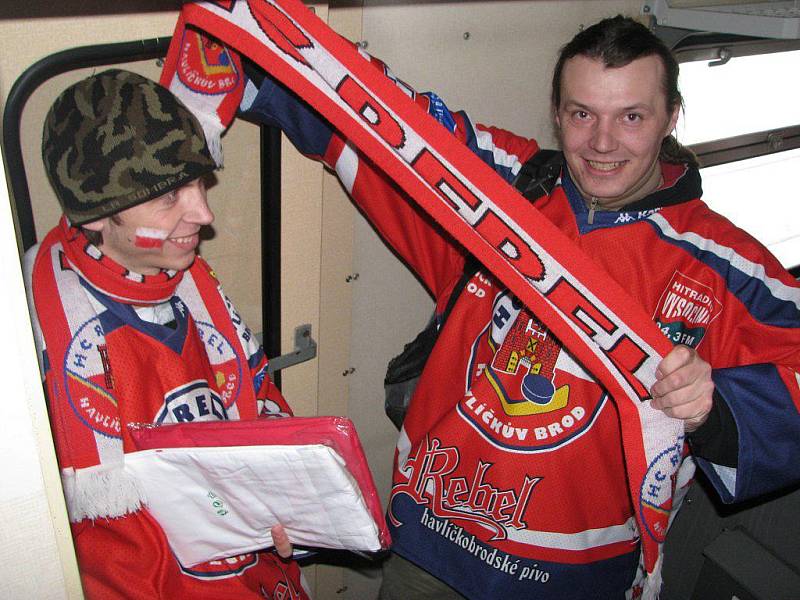 Stejně jako v pátek, i v sobotu odpoledne se hokejoví fandové HC Rebel Havlíčkův Brod vypraví vlakem za svými miláčky do Jihlavy, které tam čeká druhý zápas předkola play-off první hokejové ligy.