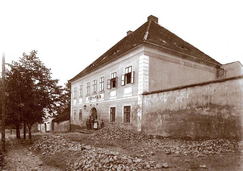 V období 1948-1990 byl havlíčkobrodský pivovar součástí Horáckých pivovarů Jihlava a později Východočeských pivovarů Hradec Králové. Postupná modernizace zařízení, zahájená po požáru sladovny v roce 1956, přinesla i zvyšování výstavu. Ten dosáhl výše 7880