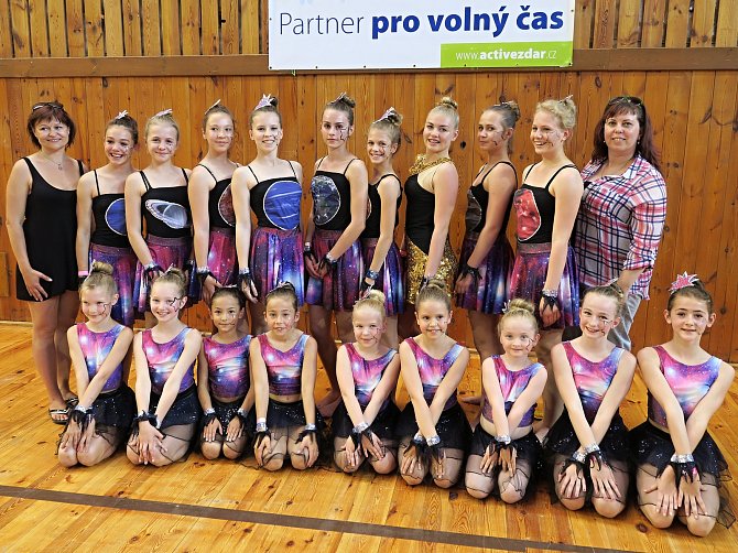 Dívky ze Školního sportovního klubu Základní školy Štáflova opět zabodovaly se svou choreografii Sluneční soustava.
