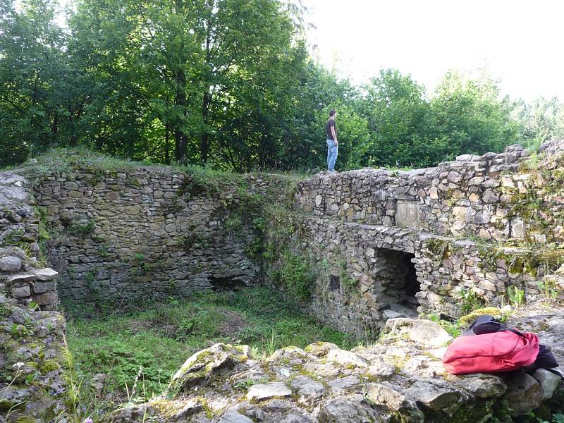 Ronovec býval kdysi mohutným hradem. Již ve 12. století ho postavili Lichtenburkové.