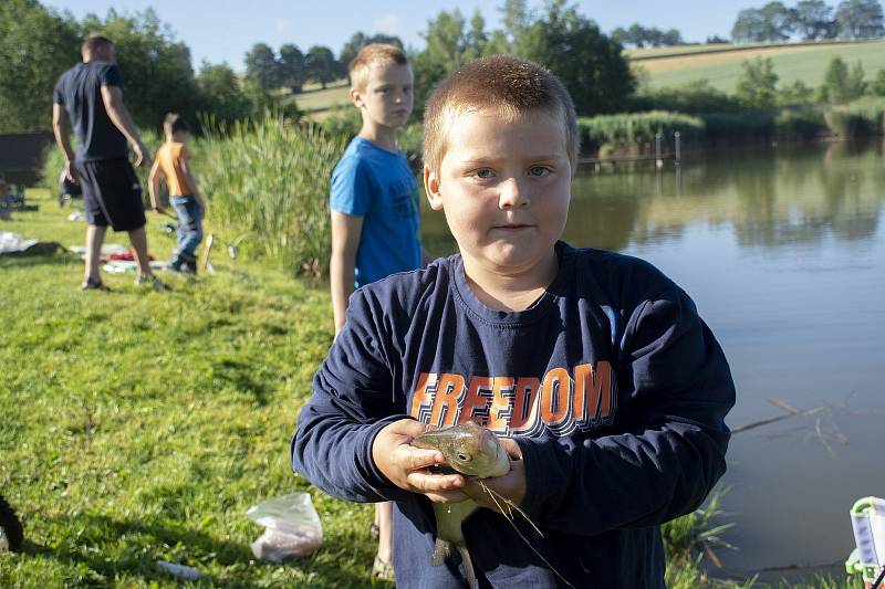 Dětské rybářské závody na rybníku V Kopaninách u Havlíčkovy Borové