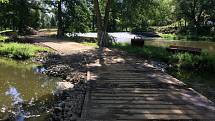 Povodí Vltavy kompletně upravuje odtokový kanál a krajinu pravého břehu řeky Sázavy v Havlíčkově Brodě v blízkosti Kulturního domu Ostrov.