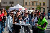 Ochutnávka dobrého vína a jídla na náměstí v Havlíčkově Brodě