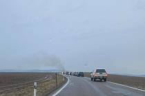 Na silnici II/150 mezi obcí Nová Ves u Světlé a Světlou nad Sázavou začalo hořet auto.