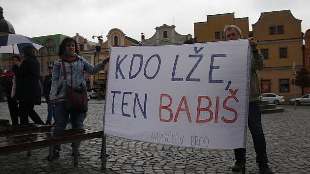 Demonstrace proti Andreji Babišovi s mottem "Nechceme premiéra, který krade"