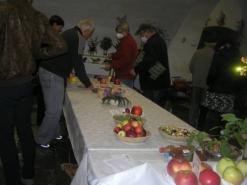 Výstava ovoce zeleniny medu a brambor Přibyslav.