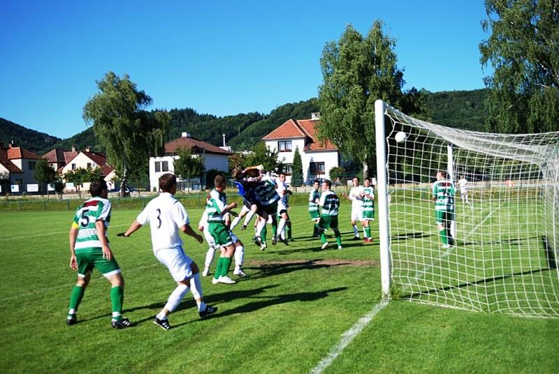 Po fotbalovém utkání I. B třídy Třemošnice – Hlinsko B (4:1) vypukly oslavy postupu Třemošnických do I. A třídy.