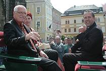 S prezidentem Václavem Klausem se setkal i Ladislav Libý, tehdy ještě jako starosta Chrudimě, při oslavách 950. let od první písemné zmínky.