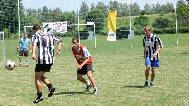 Z fotbalového turnaje v Rosicích u Chrasti.