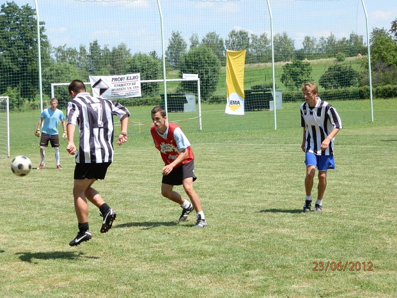 Z fotbalového turnaje v Rosicích u Chrasti.