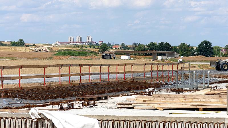 Stavba druhé části chrudimského obchvatu pomalu spěje do finiše