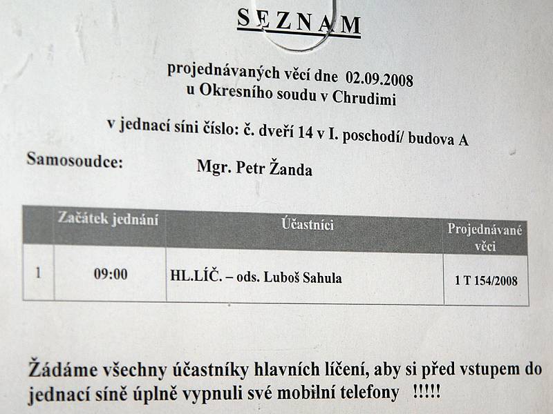 Před Okresním soudem v Chrudimi stanul Luboš Sahula, který v květnu v Chrasti autem při nehodě usmrtil matku s dítětem.