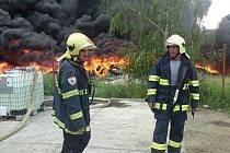 6. června 2011: Hasiči bojují s požárem skládky pneumatik v Boru u Skutče.