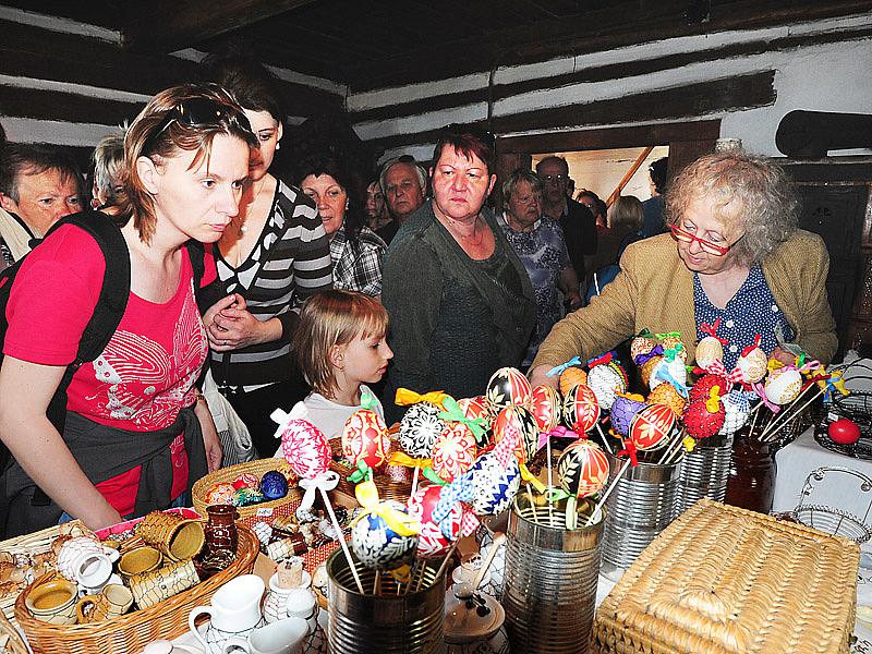 FOTOGALERIE: Velikonoce přilákaly na Veselý Kopec tisíce lidí - Chrudimský  deník