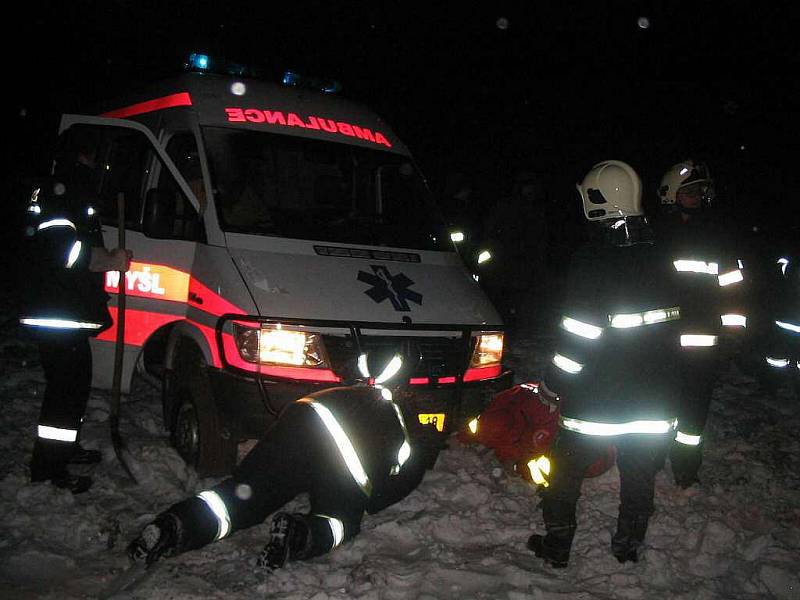 Hasiči pomohli zdravotníkům se záchranou tříletého chlapce.