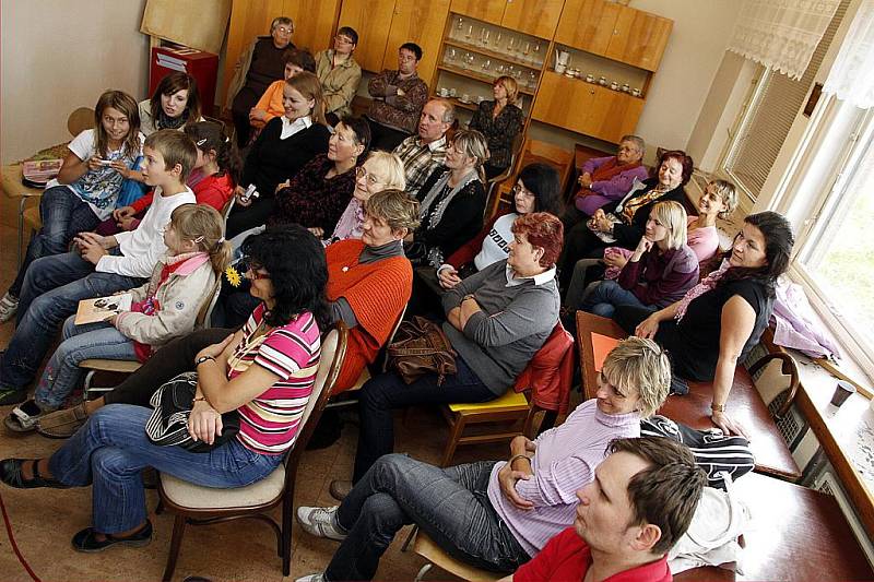 Hlinecké neziskové organizace se představily veřejnosti. Spestřením dne byla návštěva Martina Dejdara.