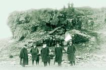 Hamry. Před prvním odpálením nálože v místě budoucího obtokového tunelu, 15. listopadu 1907.