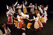 Český lidový soubor Chrudim uvedl premiéru folklorního večera plného tance a hudby s názvem Český tanec.