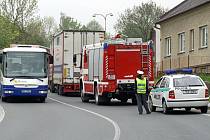 Kamion blokoval dopravu v Čáslavské ulici v Chrudimi.
