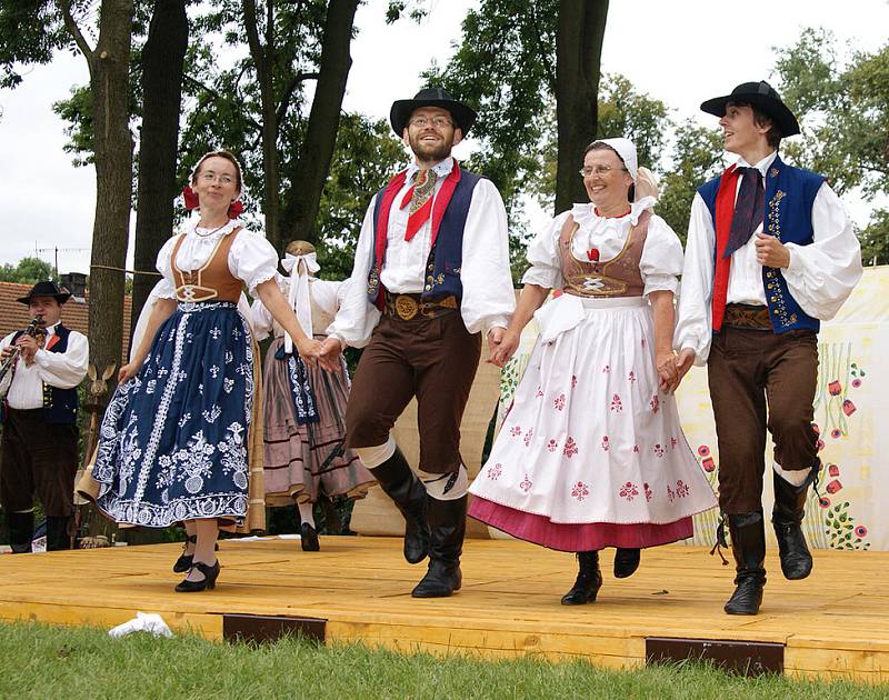 Stodoly kostely v Lozicích potěšily nejen příznivce folkloru.