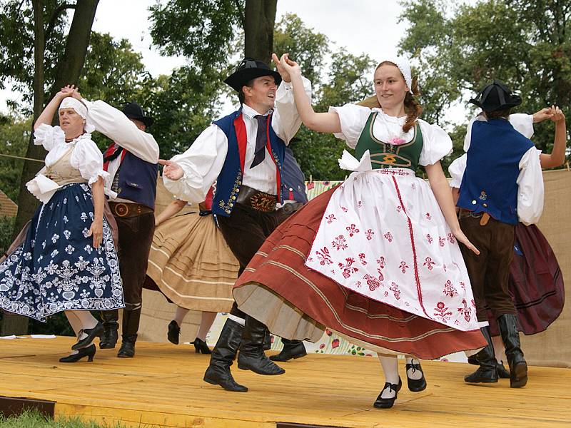 Stodoly kostely v Lozicích potěšily nejen příznivce folkloru.